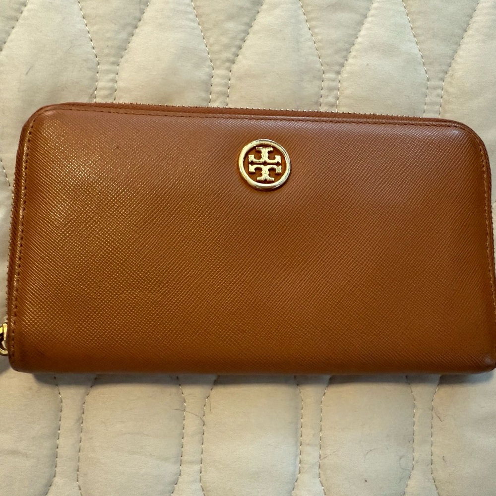 Tory Burch  Robinson Continental Tan Zip Around Wallet